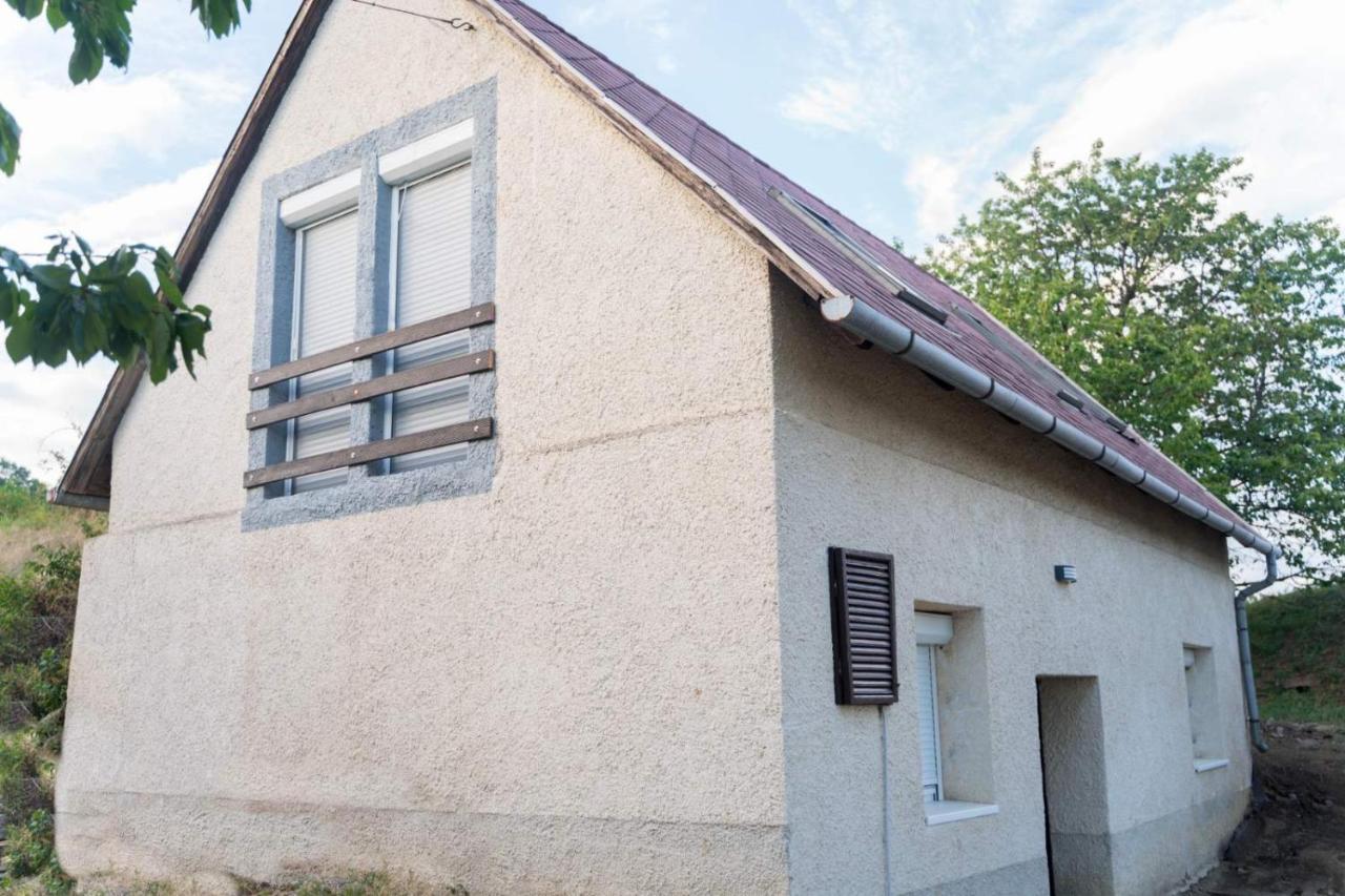 Hegyestű-lába Vendégház Zánka Esterno foto